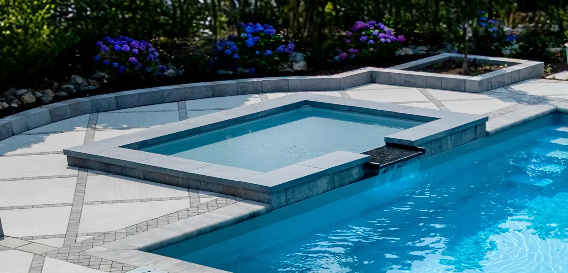 The Drift Splash Deck with Single Overflow