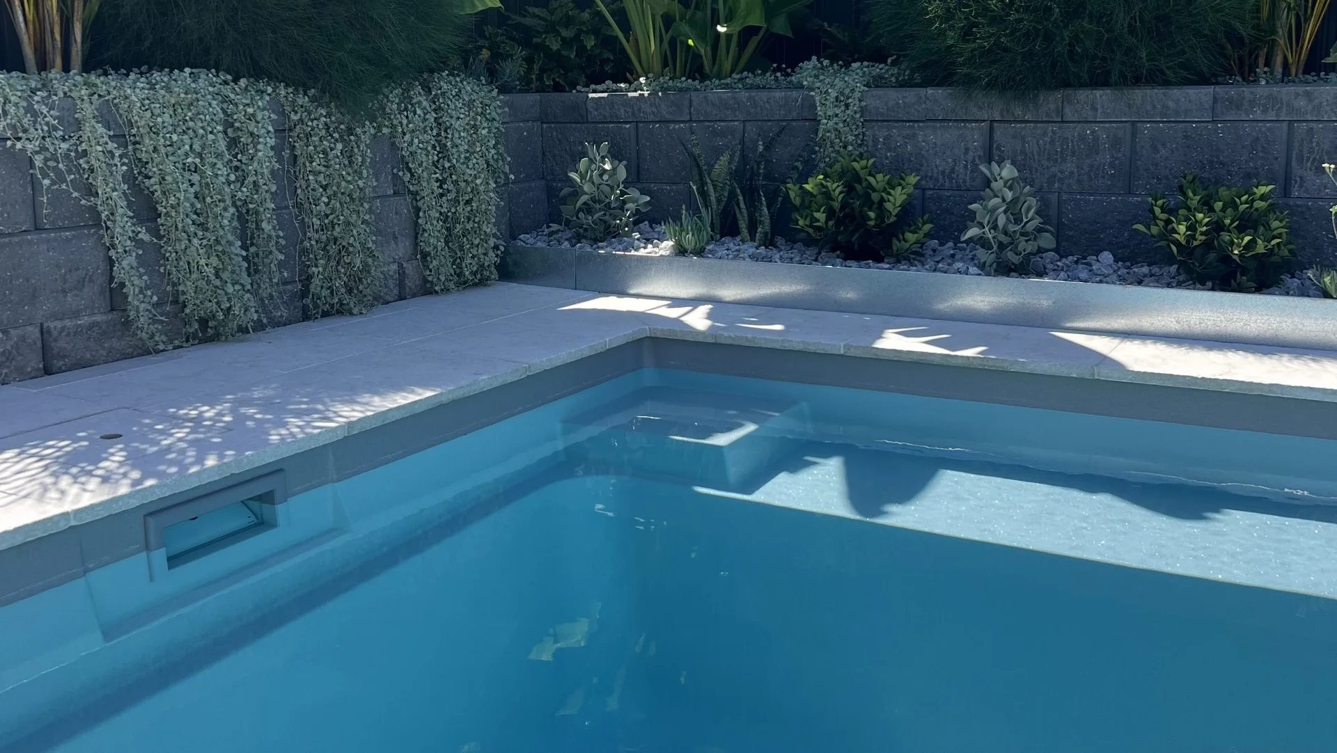 The Escape 5.00m in Mist - a Nexus Pools' plunge pool