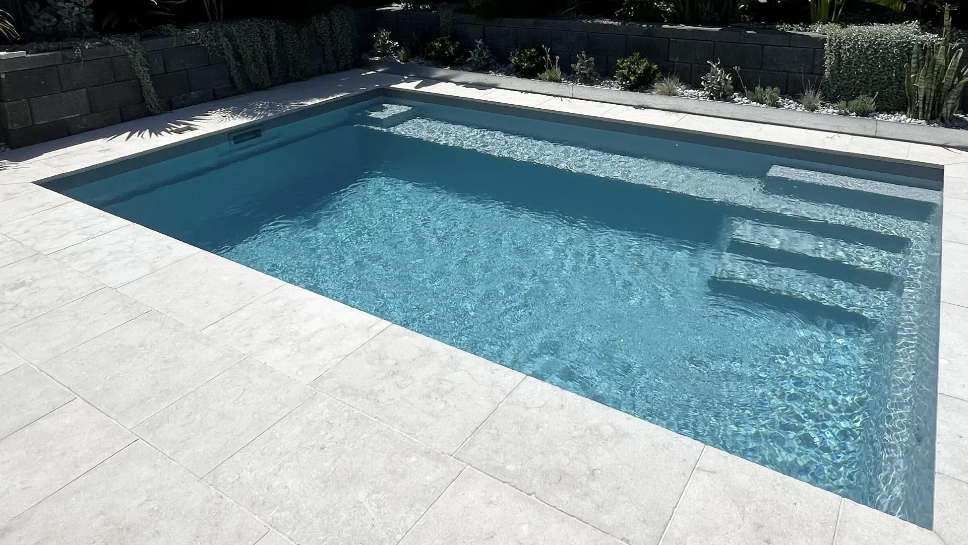 The Escape 5.00m in Mist - a Nexus Pools' plunge pool