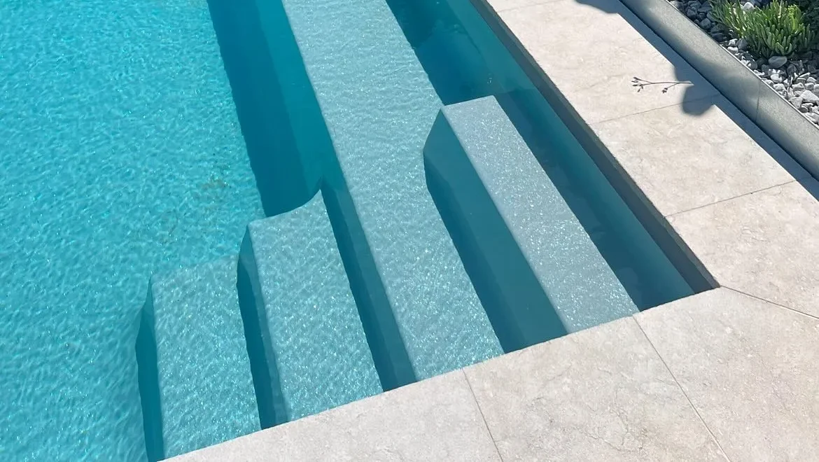 The Escape 5.00m in Mist - a Nexus Pools' plunge pool