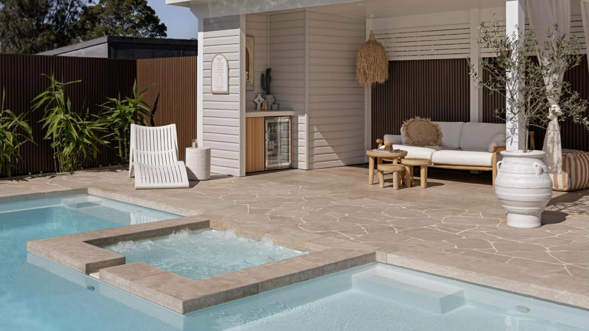 IMG NP AU Muse 7 Pearl Billabong Pool Co 001 – Appin The Muse with Spa 7.60m in Pearl installed by Billabong Pool Co.