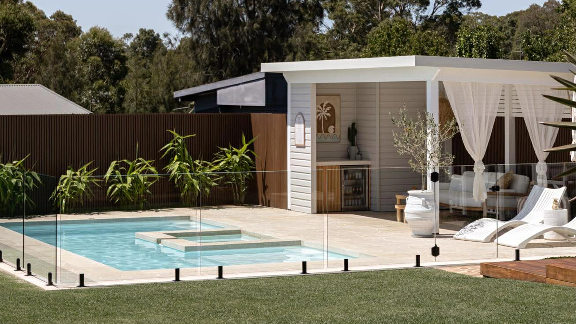 IMG NP AU Muse 7 Pearl Billabong Pool Co 003 – Appin The Muse with Spa 7.60m in Pearl installed by Billabong Pools Co.