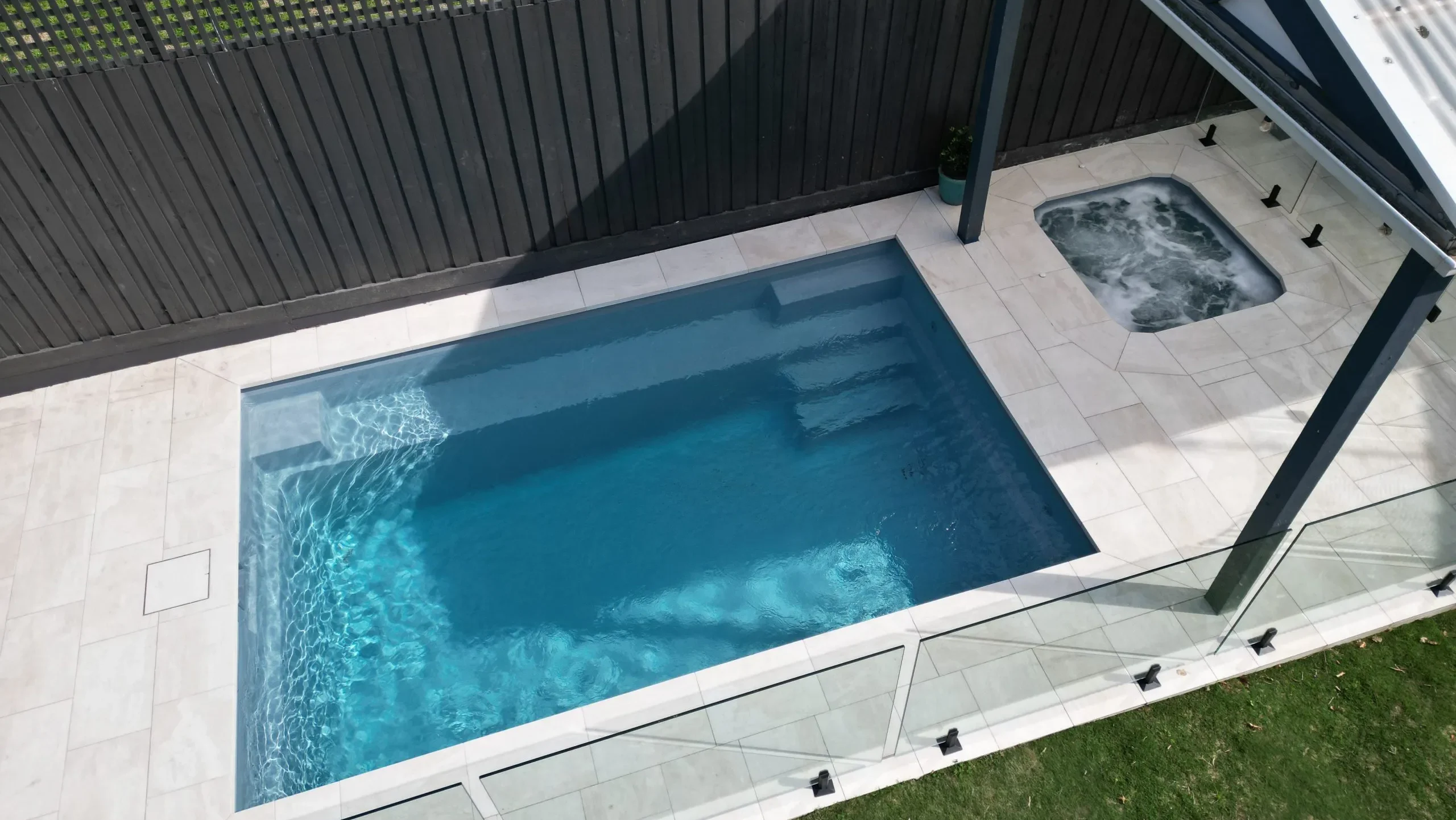 The Escape 5.00m & Spring Spa in Mist, installed by Tanzanite Pools in Brighton, VIC The Escape 5.00m & Spring Spa in Mist, installed by Tanzanite Pools in Brighton, VIC