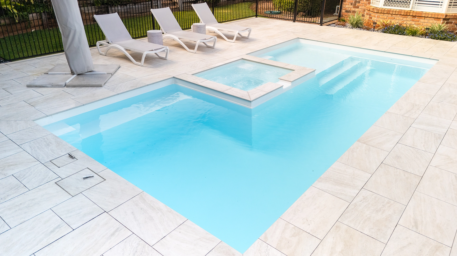 IMG NP AU The Muse Spa 7.62 Pearl Featured The Muse with Spa 7.60m fibreglass pool in Pearl colour